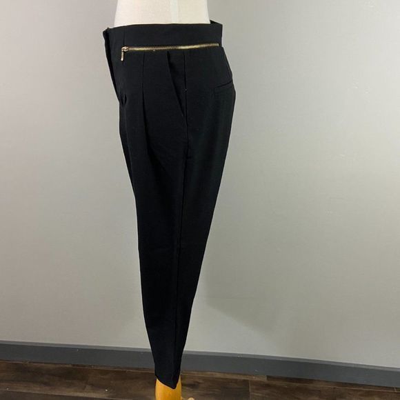 🌿4/$35 🌿FOREVER 21 Black Cropped Pants with Gold Zipper Detail - Picture 4 of 10